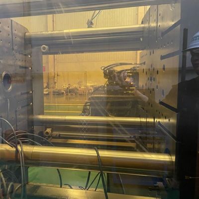 800t Servo Motor Injection Molding Machine Center Clamping Structure